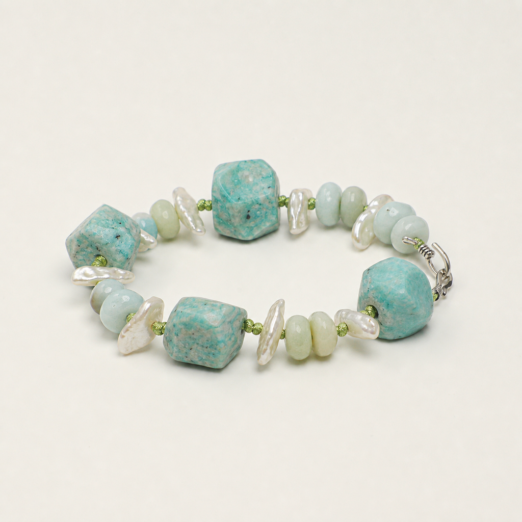 Baroque Pearl Bracelet alternate angle showing overall construction
