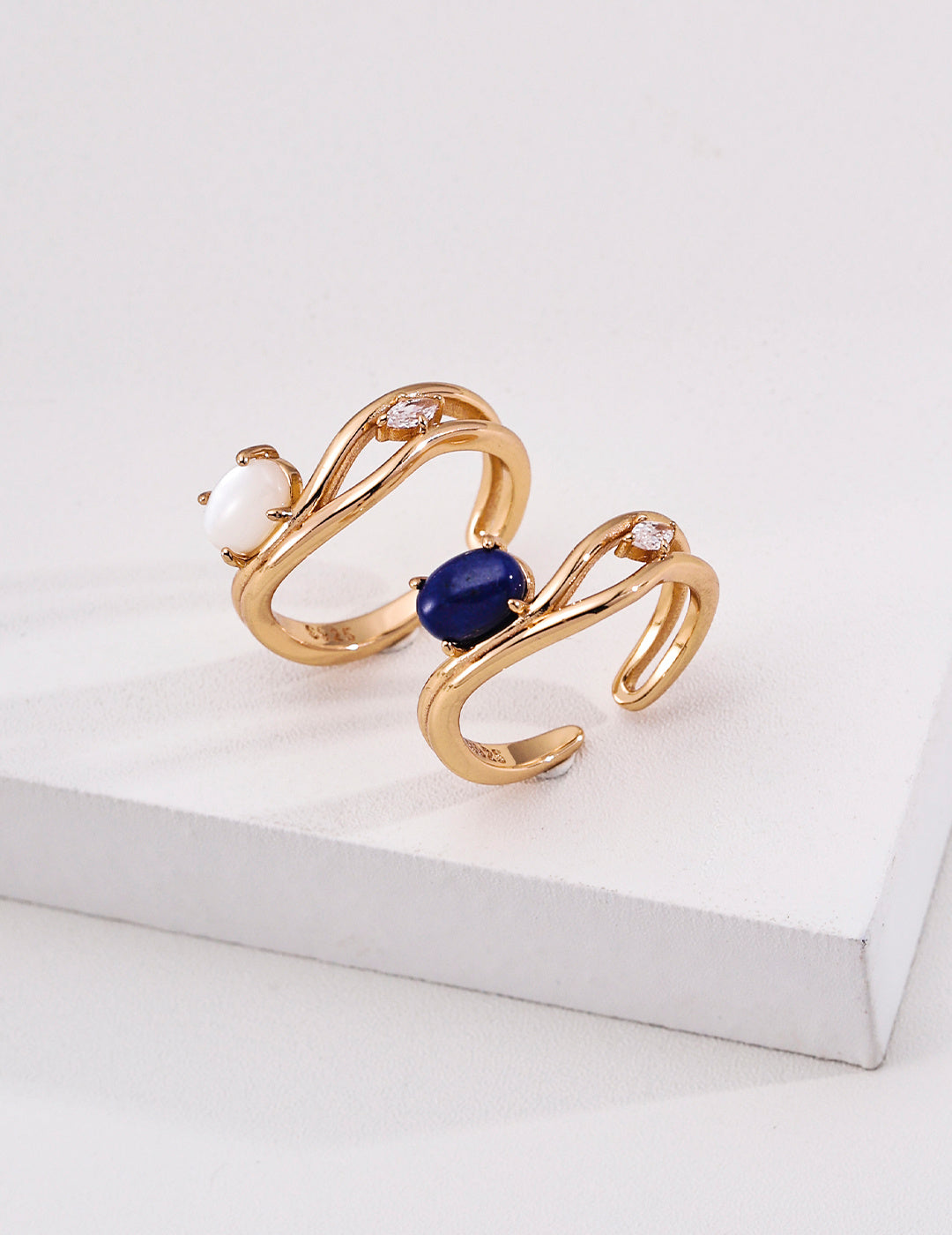 Oval crossover rings with tiger's eye, lapis lazuli and mother-of-pearl