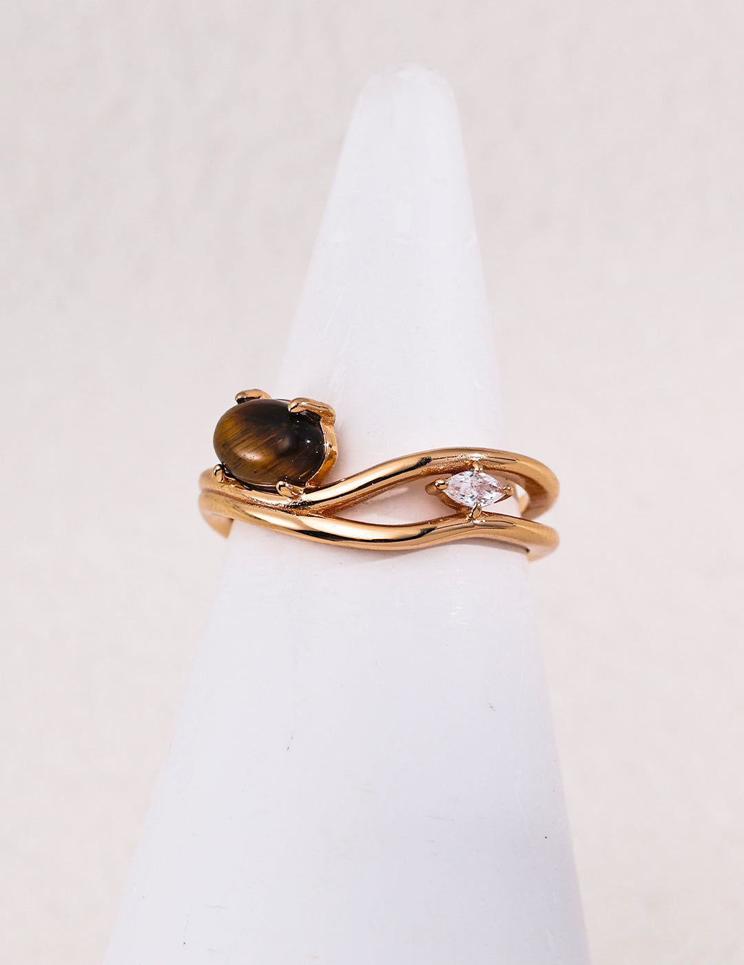 Vintage gold-tone tiger's eye crossover ring