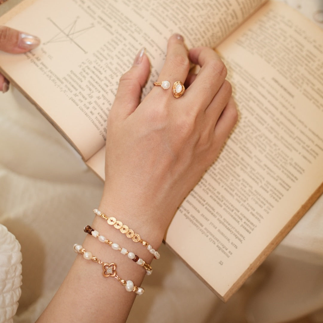 Pearl open ring worn on the hand