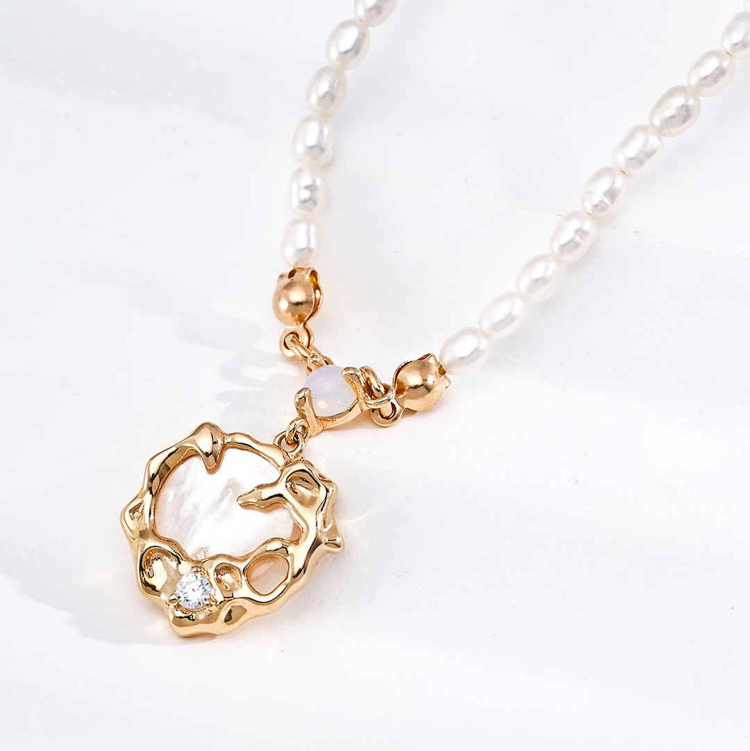 Close-up of the pearl necklace openwork pendant