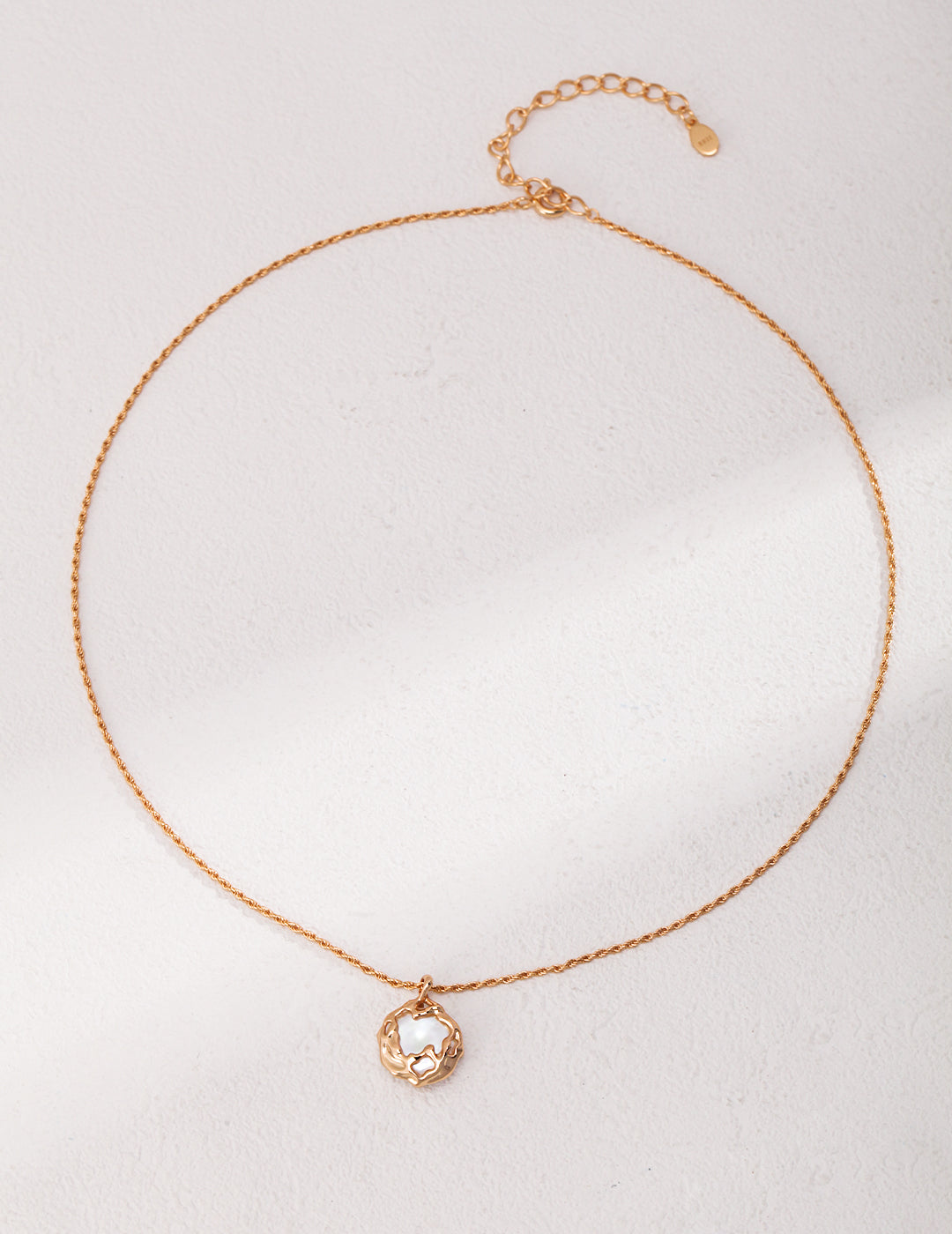 Textured Round Pearl Pendant Necklace